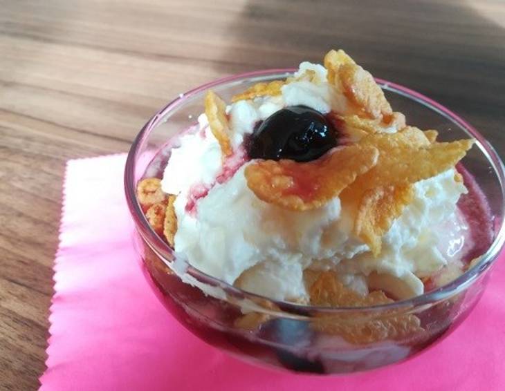 Eis mit Amarenakirschen Eis mit Amarenakirschen