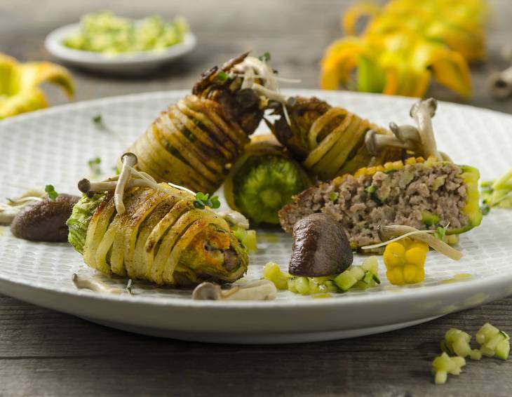 Gefüllte Zucchiniblüten mit Frischkäse-Kren-Dip Gefüllte Zucchiniblüten mit Frischkäse-Kren-Dip