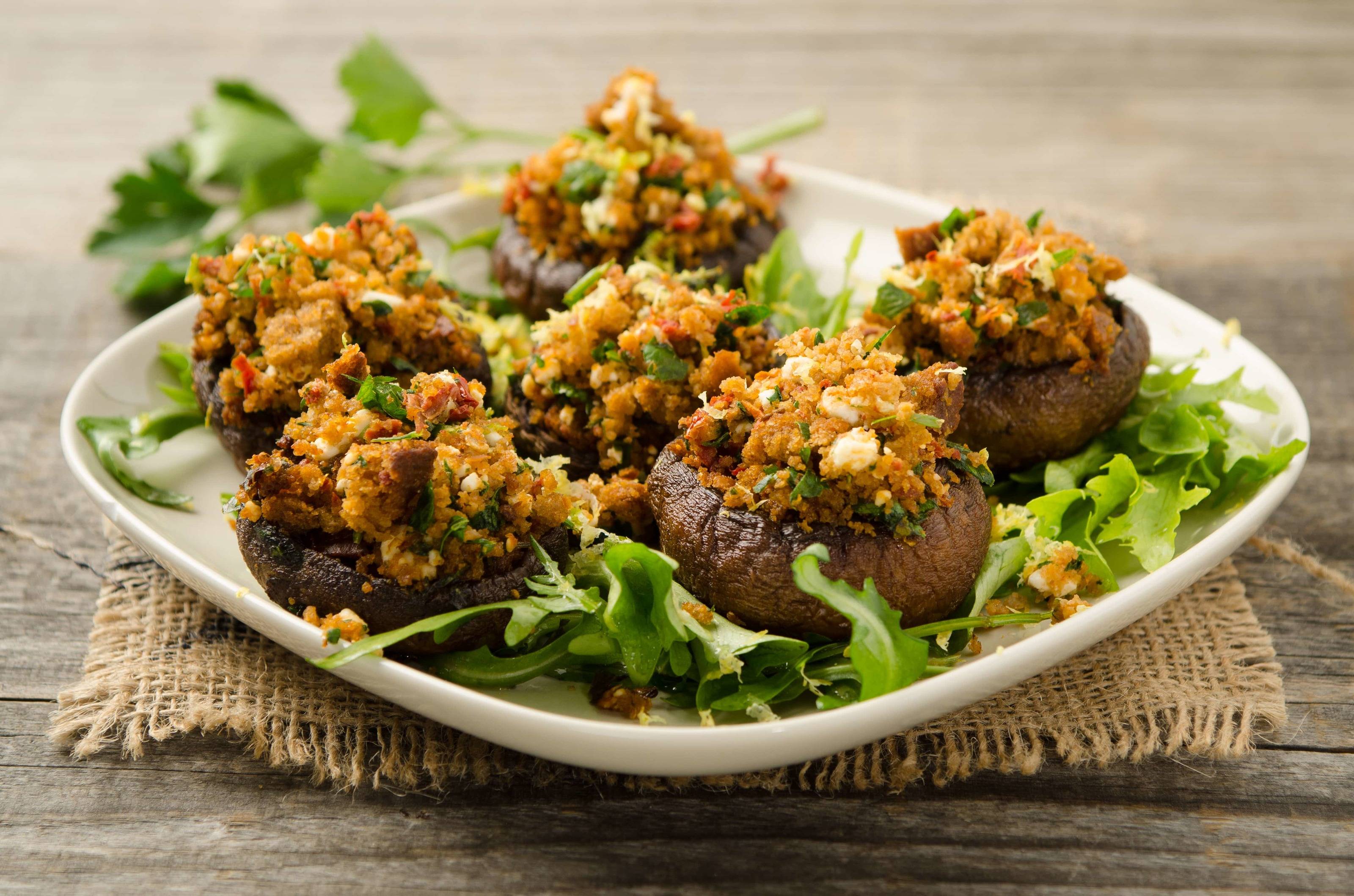 Gefüllte Champignons mit Feta und Tomaten