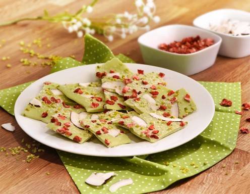 Matcha-Kokos-Schokolade mit Erdbeeren Rezept