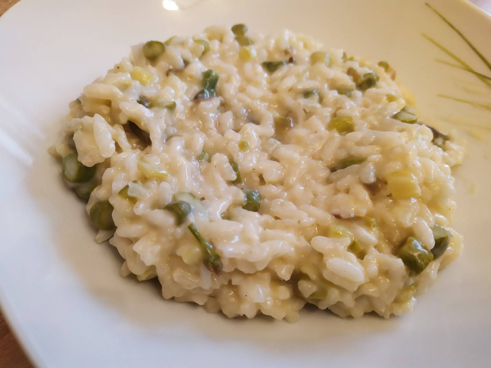 Spargelrisotto mit Kerbelbutter Rezept - ichkoche.at Spargelrisotto mit Kerbelbutter Rezept - ichkoche.at