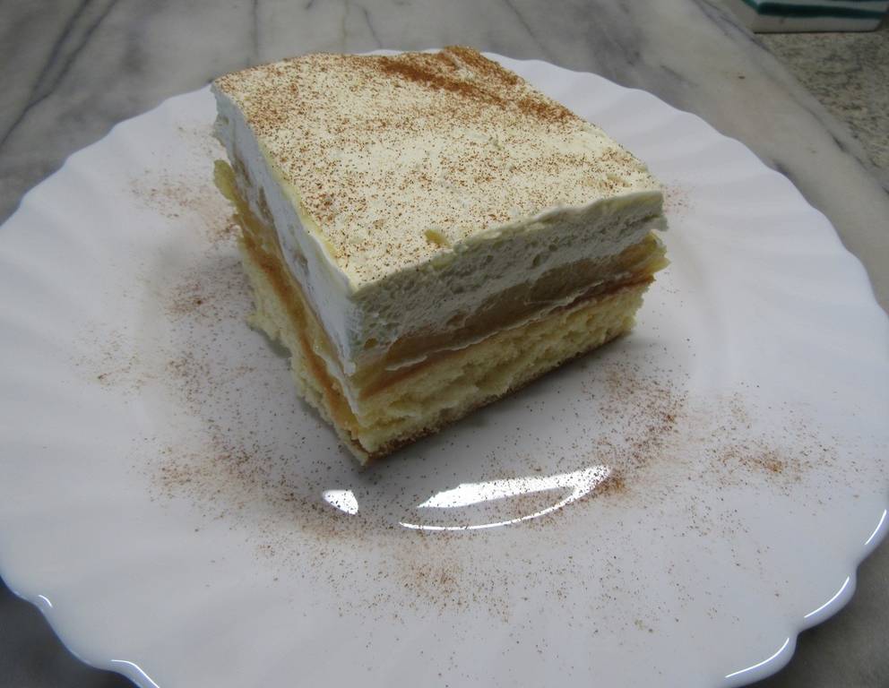 Flaumige Apfel-Obers-Schnitten Flaumige Apfel-Obers-Schnitten