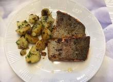 Lachs mit Yerkgewürz in Butter gebraten Lachs mit Yerkgewürz in Butter gebraten