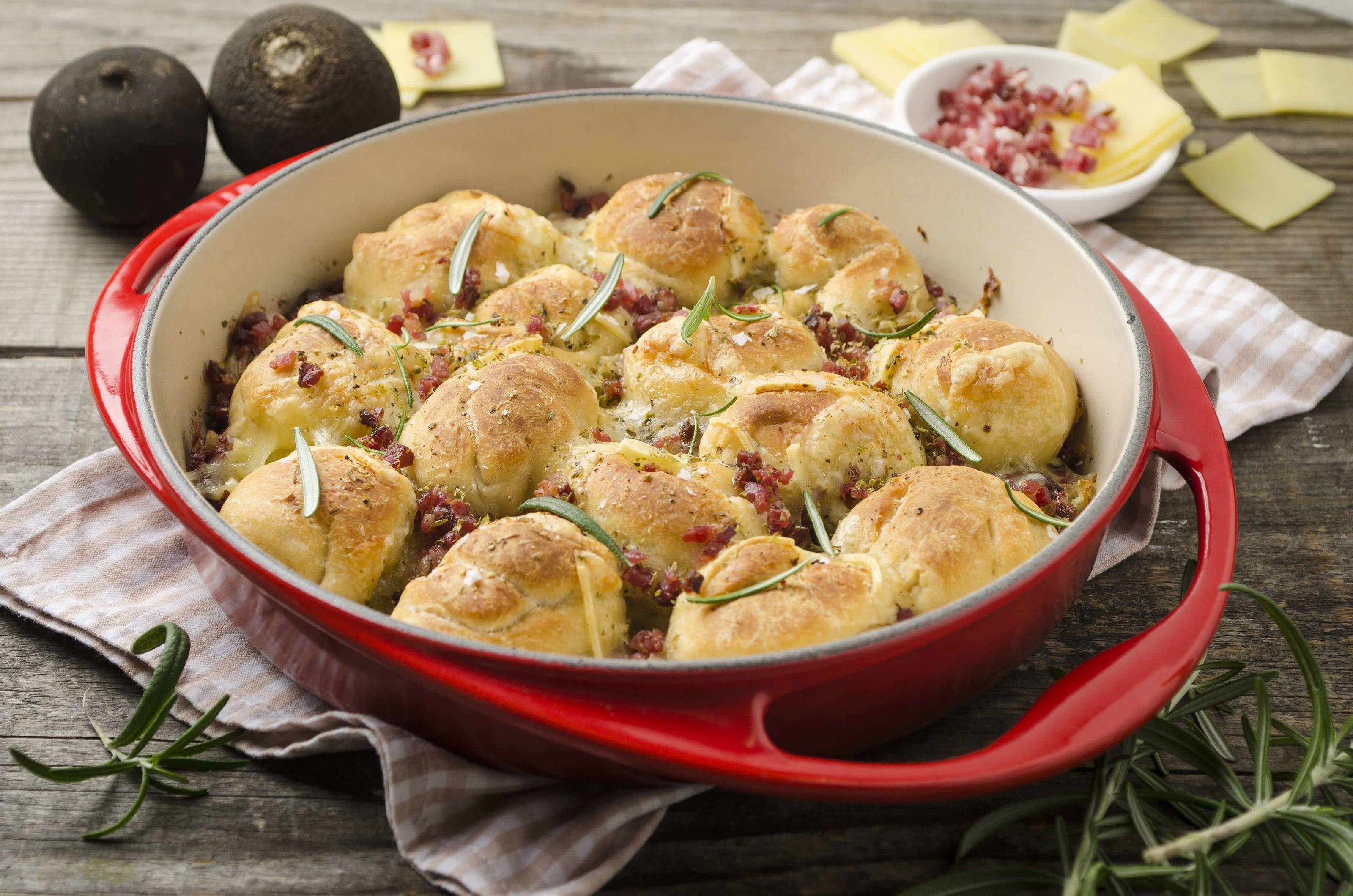 Pull-Apart-Brot mit Speck Bergkäse und Rettich Rezept