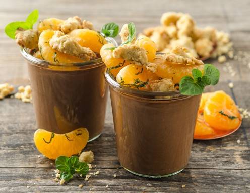 Orangen-Schokomousse mit Maroni-Crumble und Clementinen Rezept