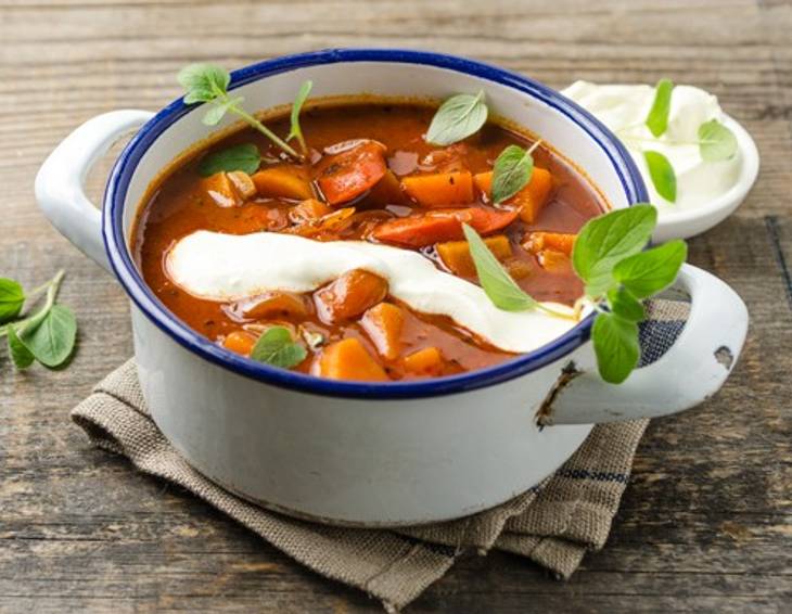 Debreziner-Gulasch mit Süßkartoffeln