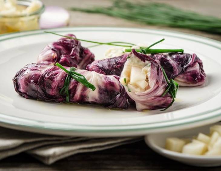 Radicchio Soul Rolls mit Räuchersaibling Radicchio Soul Rolls mit Räuchersaibling