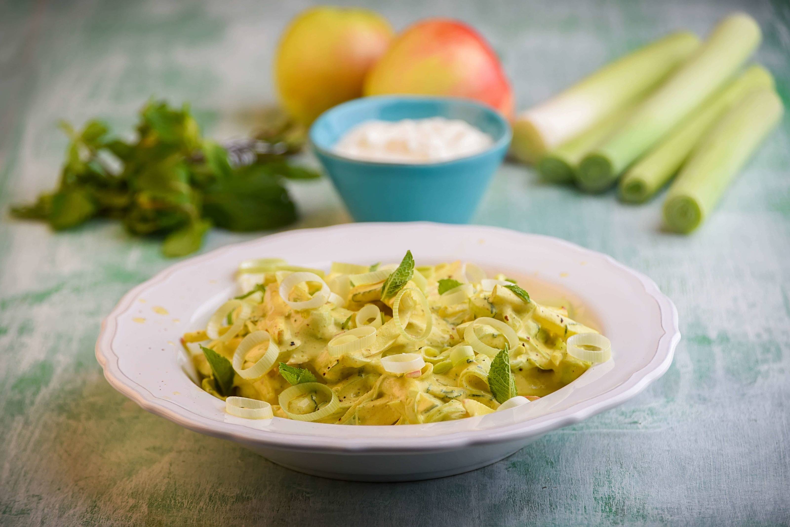 Apfel-Lauchsalat mit Minze Rezept