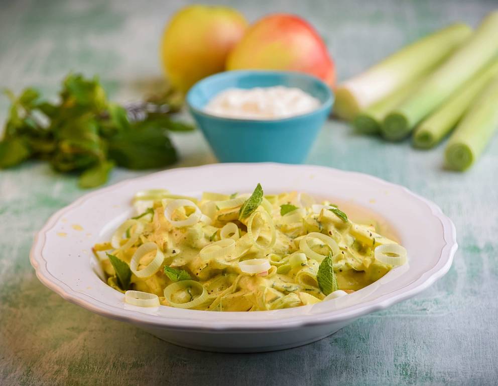 Apfel-Lauchsalat mit Minze Apfel-Lauchsalat mit Minze