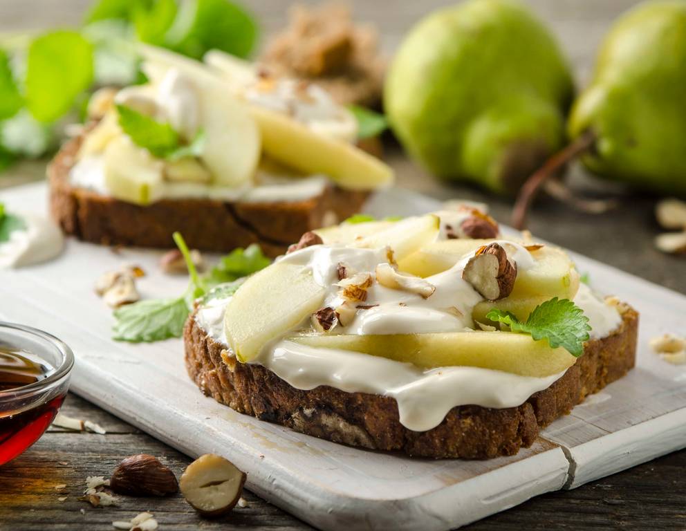 Crostini mit Birne und Haselnuss Crostini mit Birne und Haselnuss
