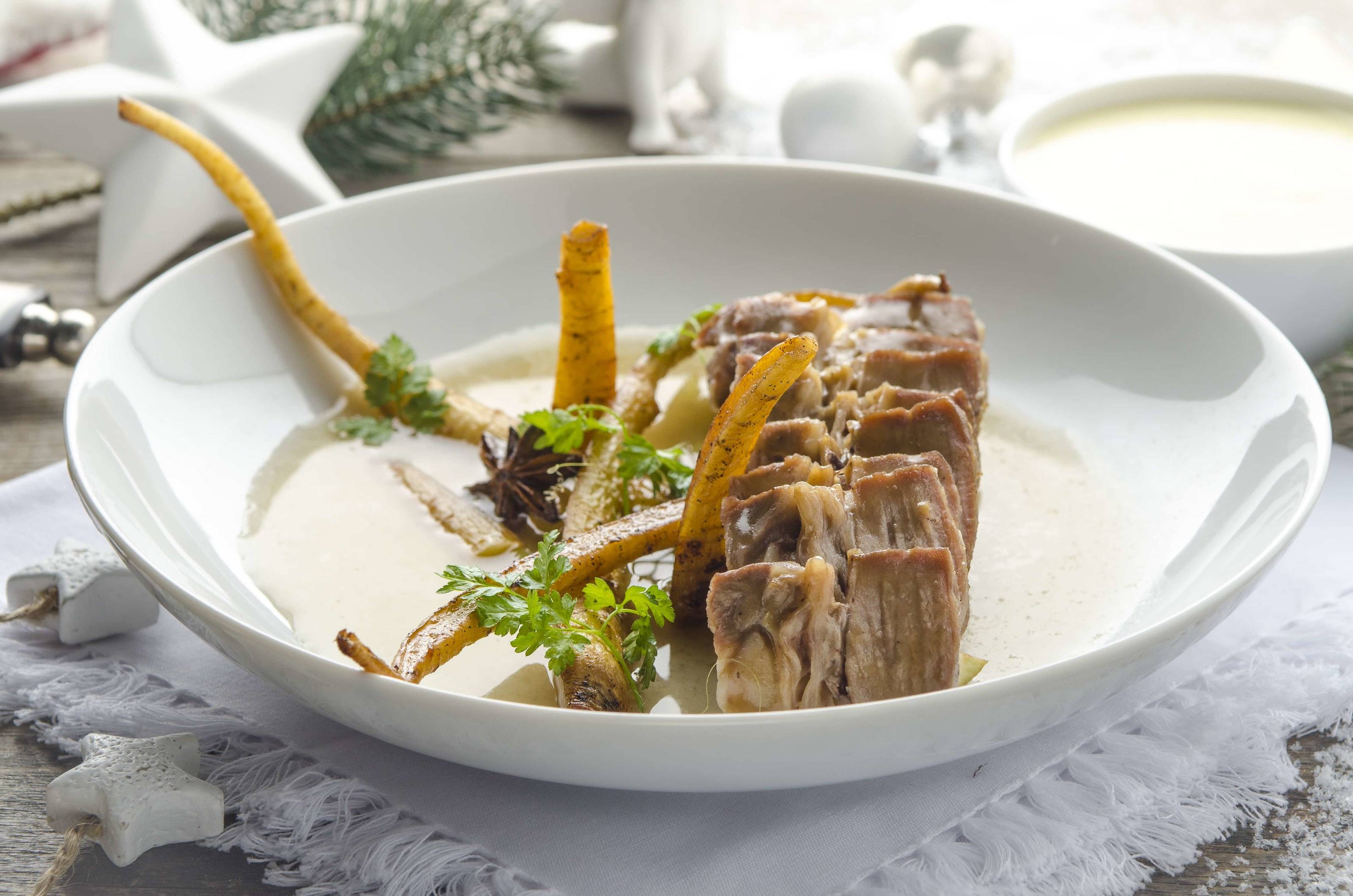 Gekochtes Beinfleisch mit Pastinaken und Erdäpfel-Wasabi-Creme Rezept