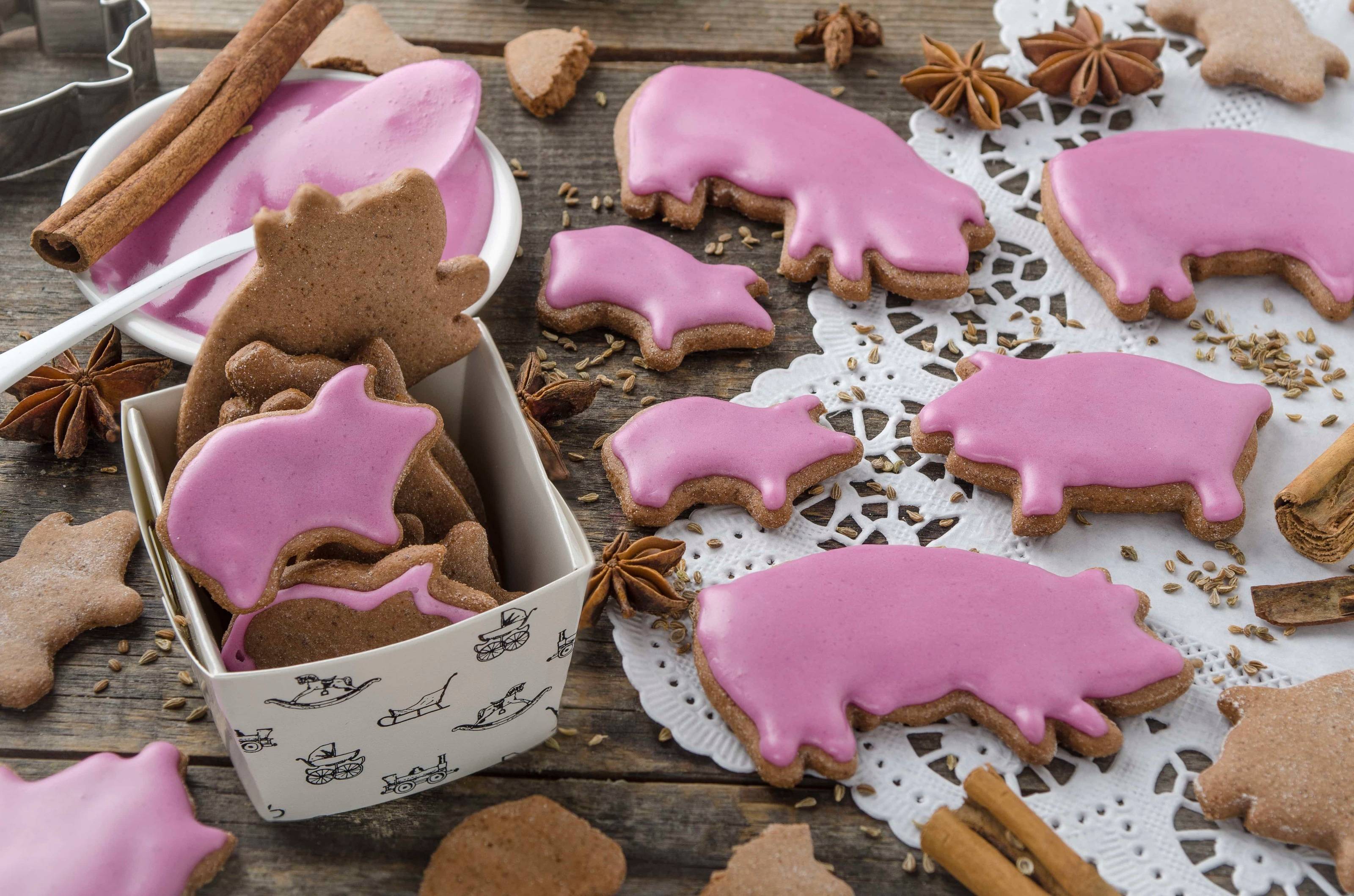 Lebkuchen-Glücksschweinchen Rezept