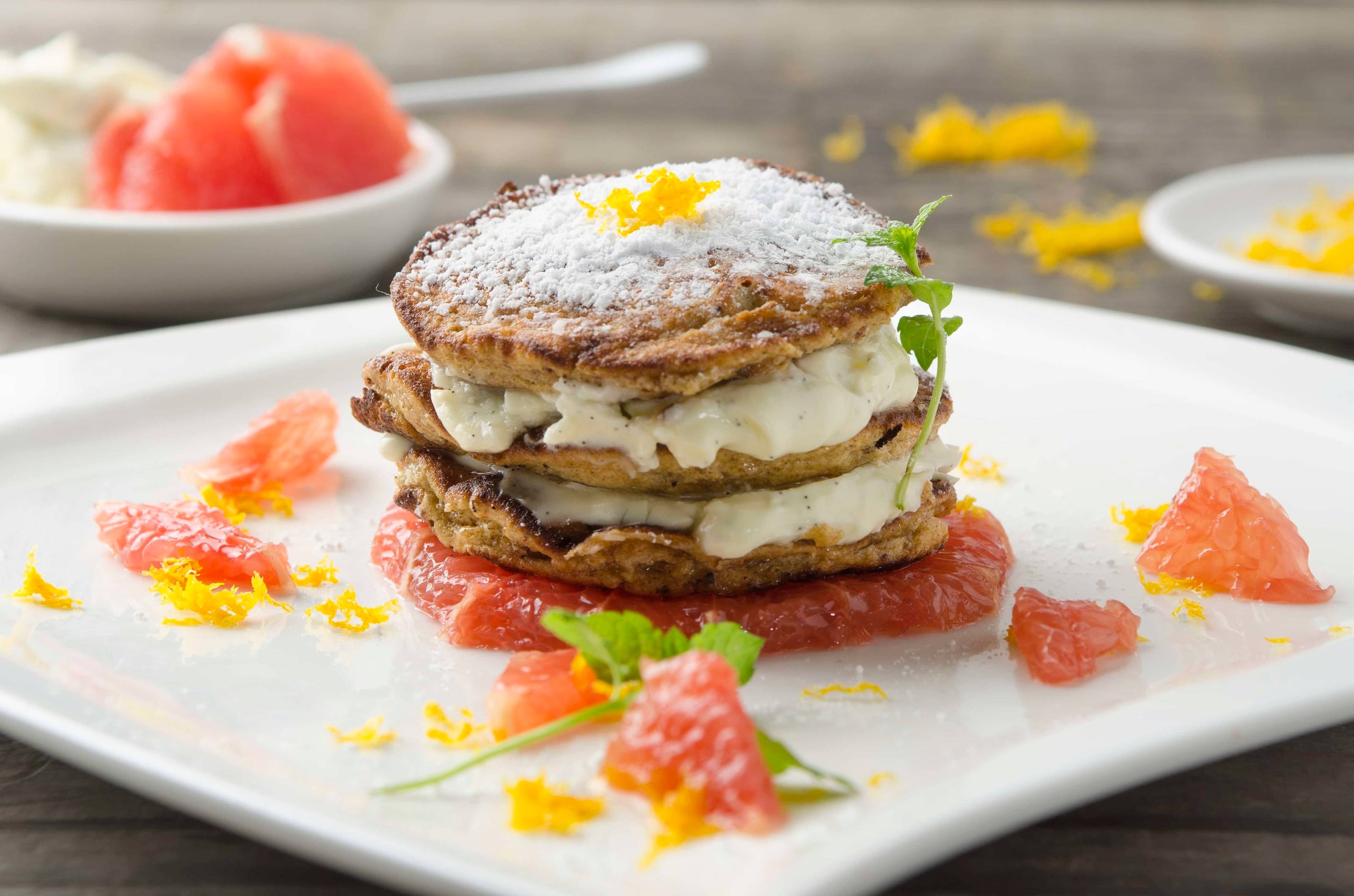 Roggen-Lebkuchen-Dalken mit Blutorangen und Vanillecreme