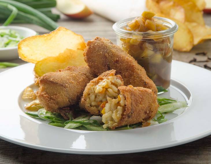 Kroketten vom Kürbis-Risotto mit Apfel-Chutney und Erdäpfelchips