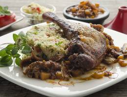 Orientalisch geschmorte Gänsekeulen mit Couscous Orientalisch geschmorte Gänsekeulen mit Couscous
