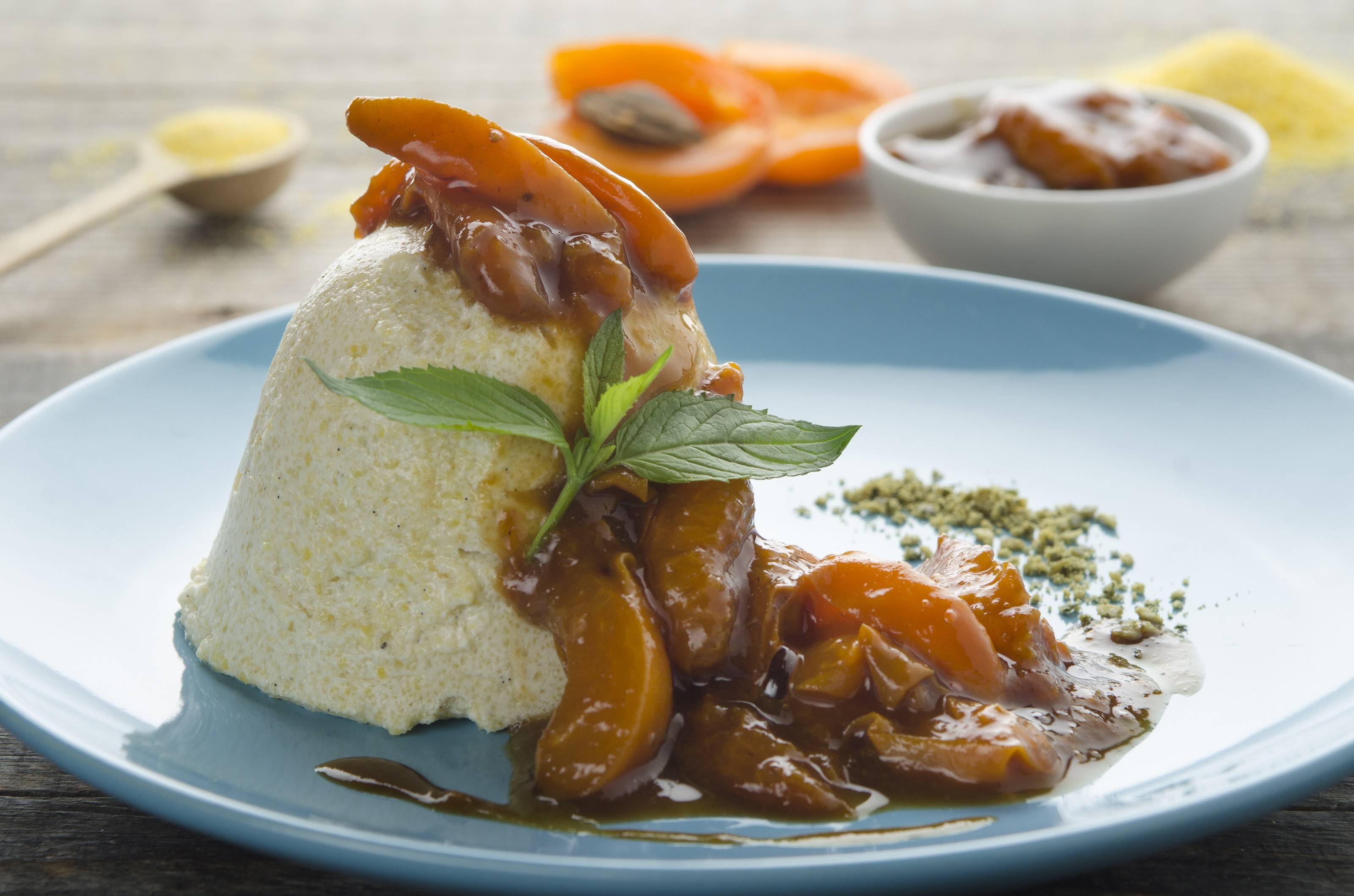 Polenta-Sesam-Flammeri mit Marillen Rezept