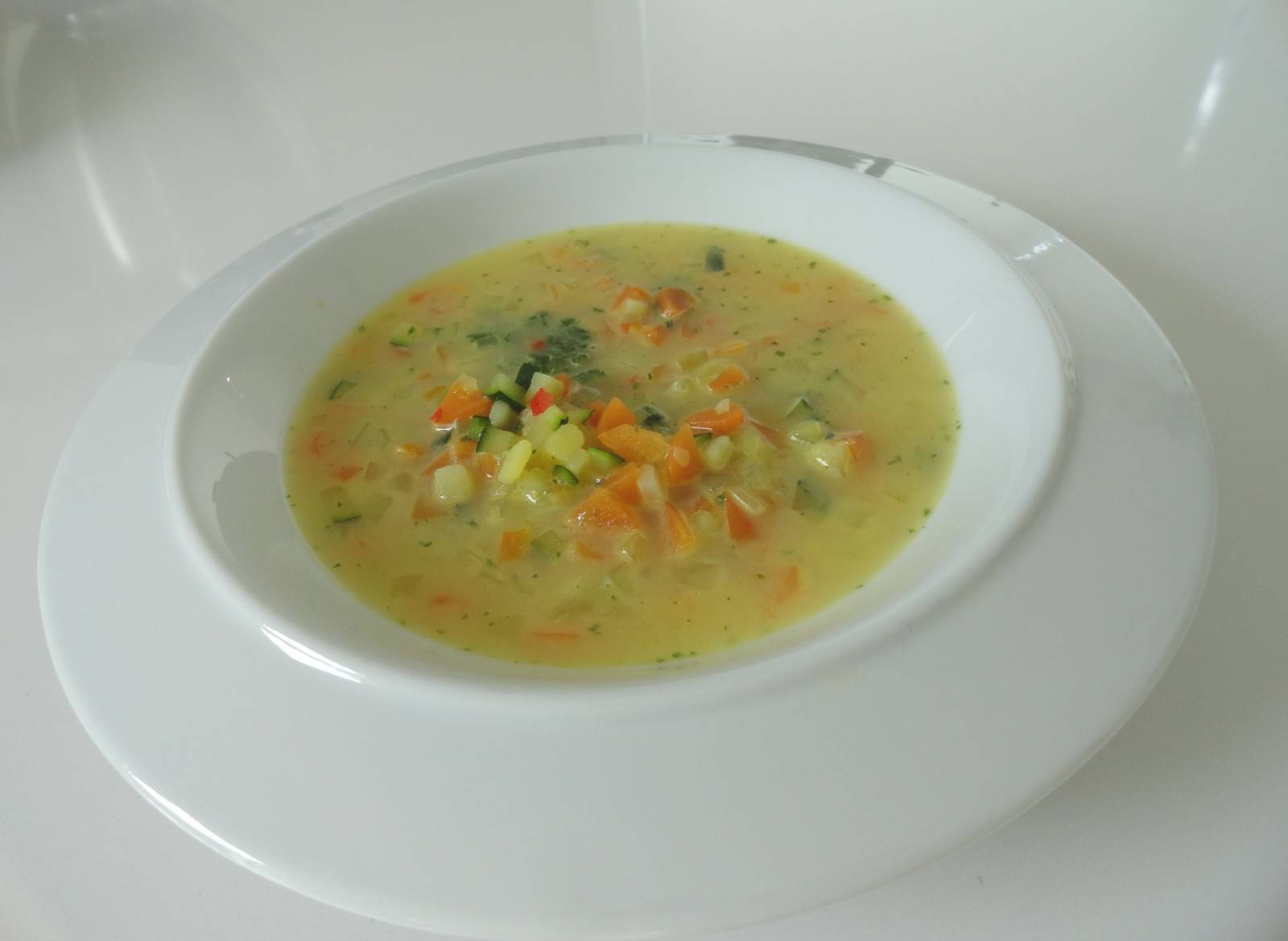 Gemüsesuppe mit Käse Rezept - ichkoche.de
