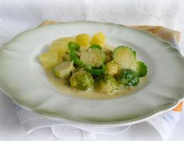 Kohlsprossenragout mit Speck-Schlagobers-Sauce Kohlsprossenragout mit Speck-Schlagobers-Sauce