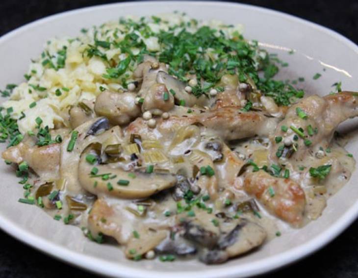 Schweinsgeschnetzeltes mit Champignonsauce Schweinsgeschnetzeltes mit Champignonsauce