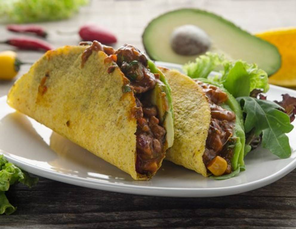 Tacos gefüllt mit Rinderchili und Avocado Rezept
