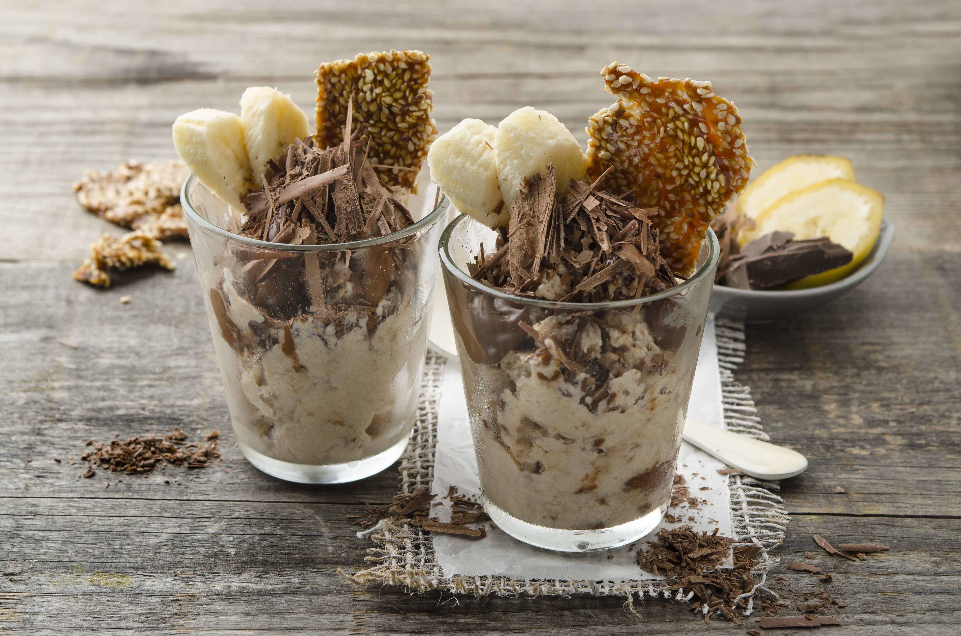Frozen Banana-Joghurt mit Nougatcreme und Sesamkrokant Rezept
