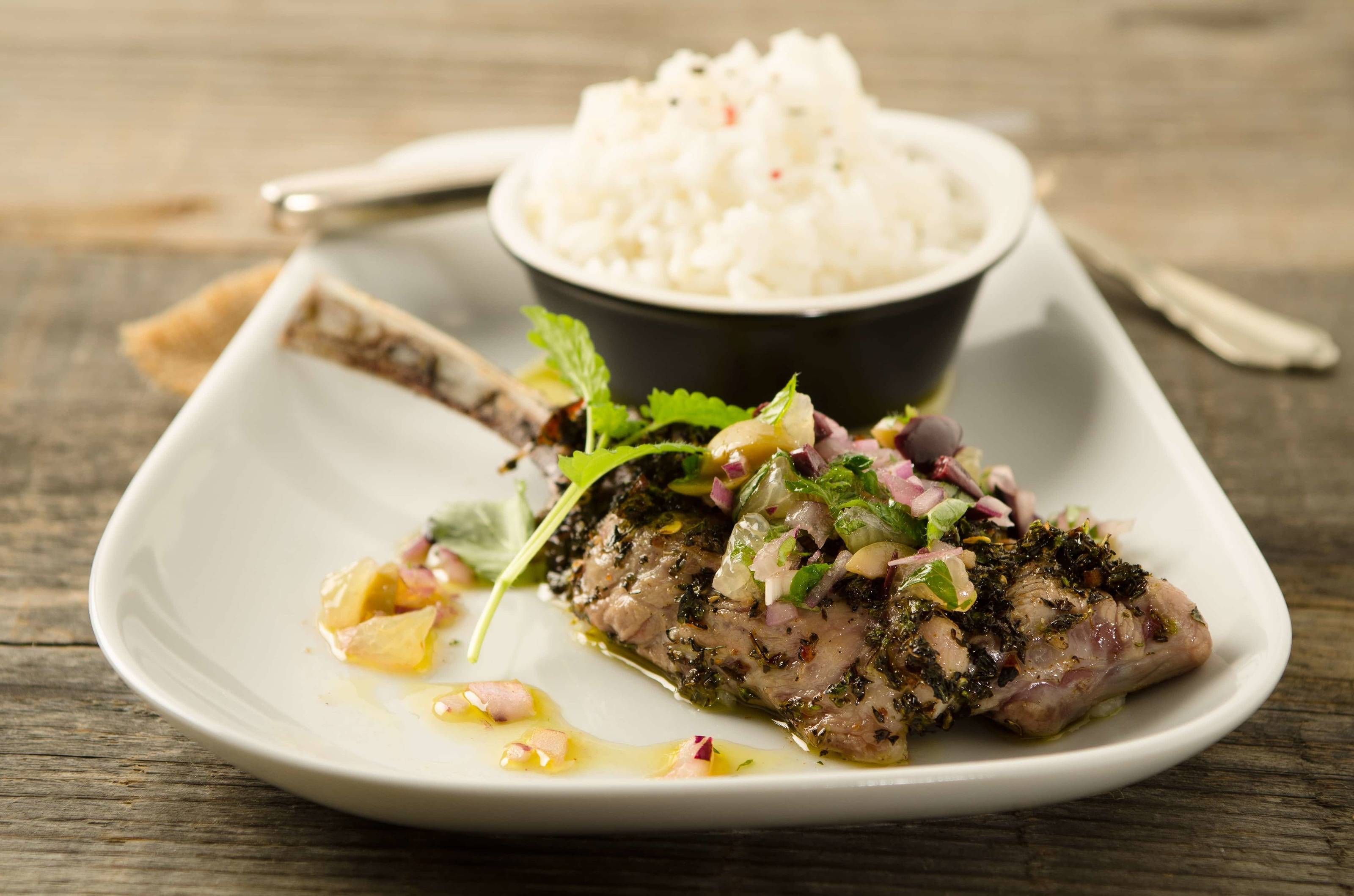 Lammkotelett mit Naturreis und Zitronen-Oliven-Salsa Rezept