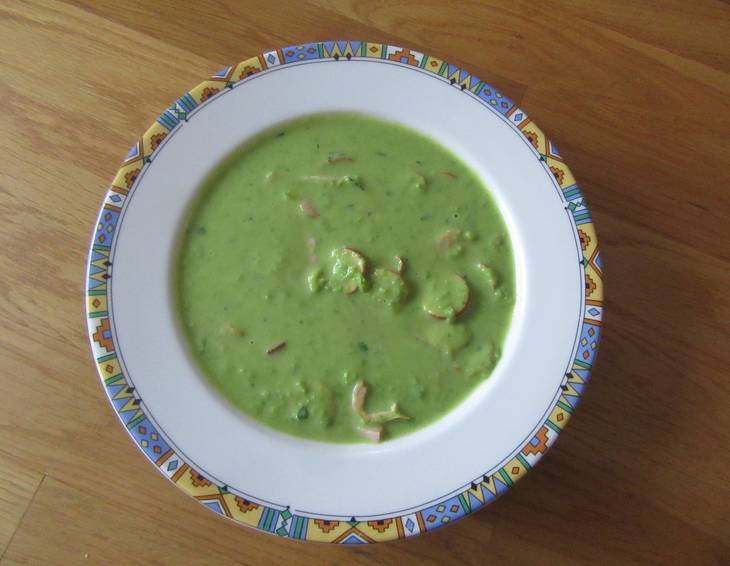 Erbsensuppe mit Würstel