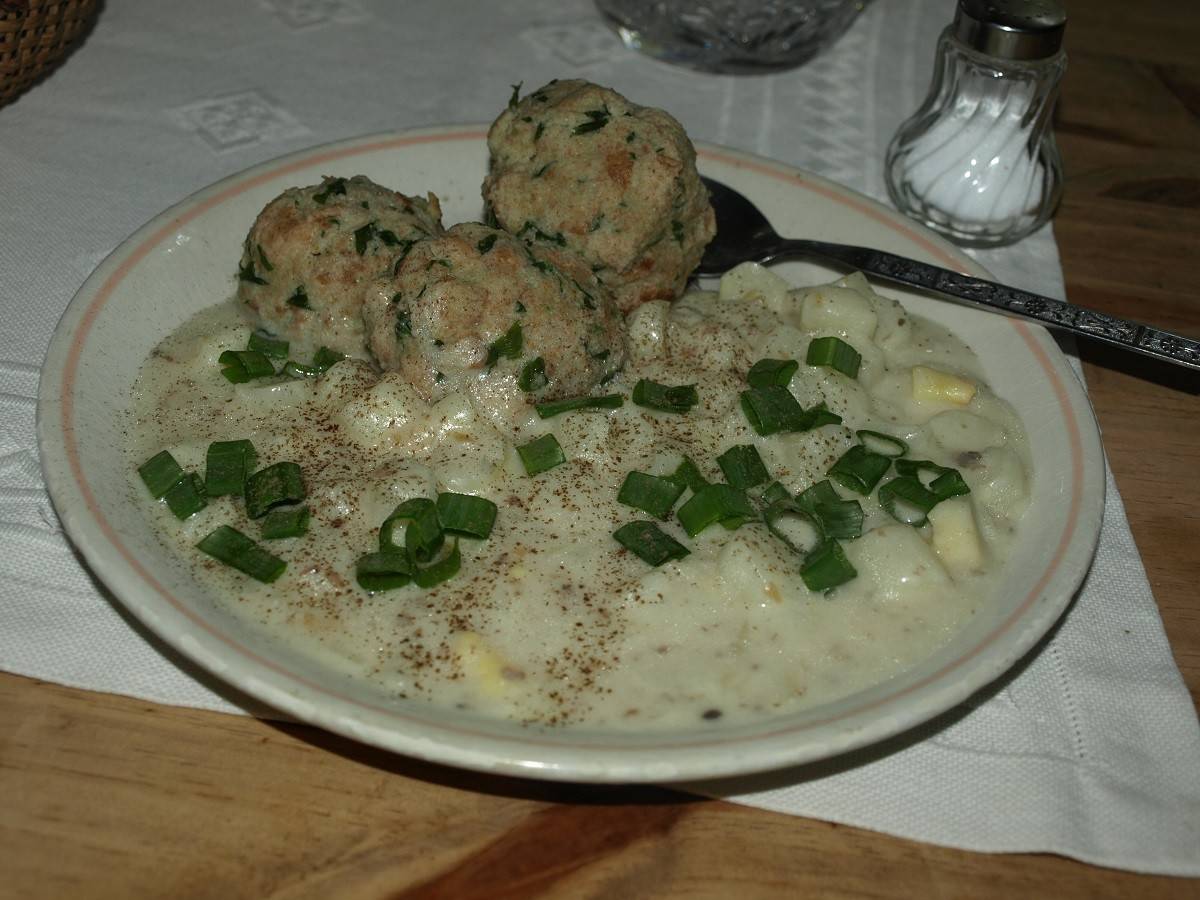 Bärlauchknödel auf getrüffelter Spargelsauce