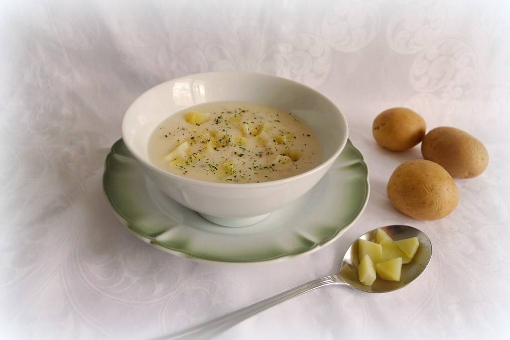 Rahmsuppe mit Erdäpfeln Rezept - ichkoche.at