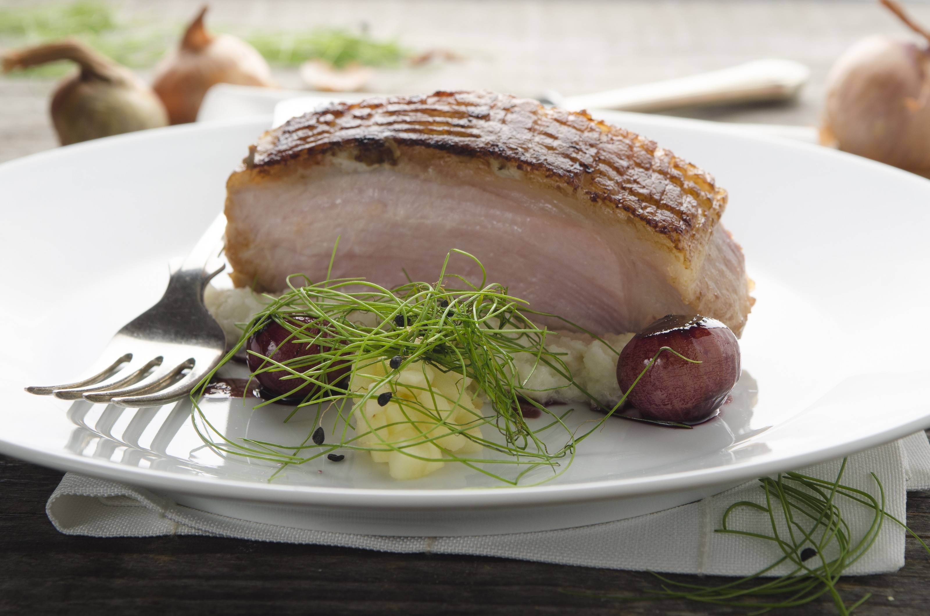 Gebratener Schweinerücken mit Schwarzer-Rettich-Püree