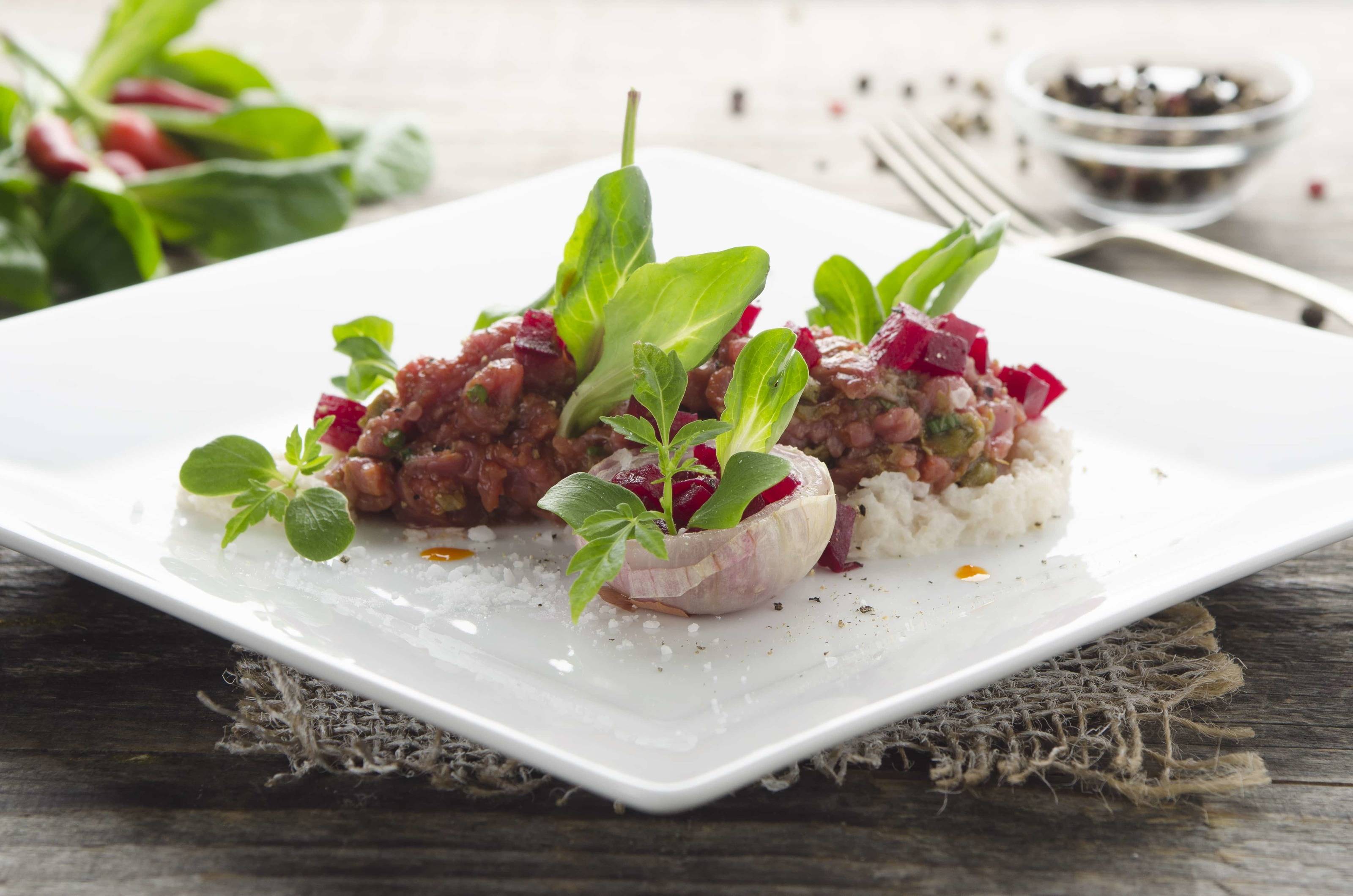 Beef Tatar mit Rote Rüben-Chutney Beef Tatar mit Rote Rüben-Chutney