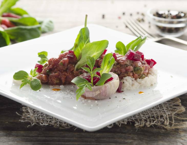 Beef Tatar mit Rote Rüben-Chutney Beef Tatar mit Rote Rüben-Chutney