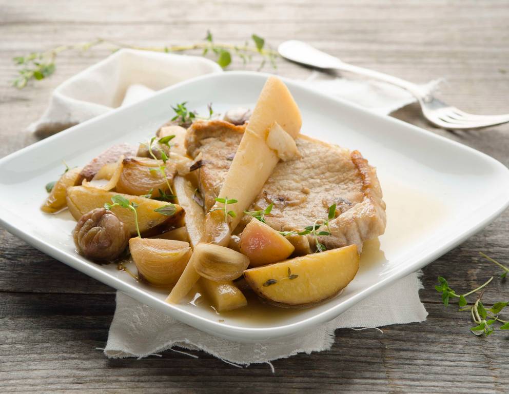 Schweinerücken mit Pastinaken, Maroni und Erdäpfeln Schweinerücken mit Pastinaken, Maroni und Erdäpfeln