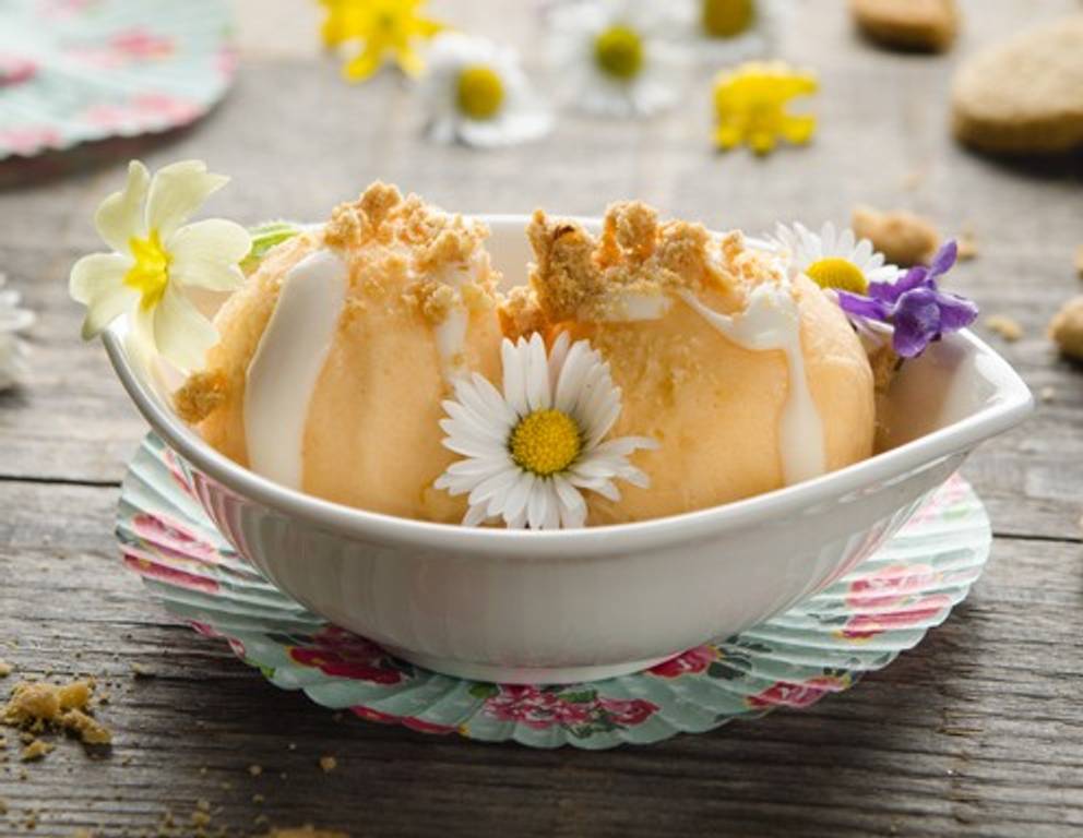 Marilleneis mit Haferkeksen und Joghurtsauce Marilleneis mit Haferkeksen und Joghurtsauce