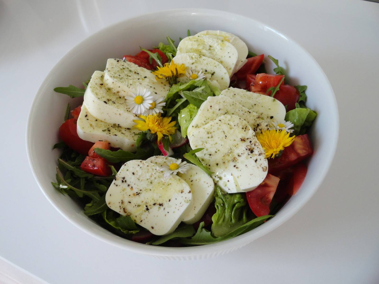 Salat mit frischem Schafkäse Rezept - ichkoche.de Salat mit frischem Schafkäse Rezept - ichkoche.de