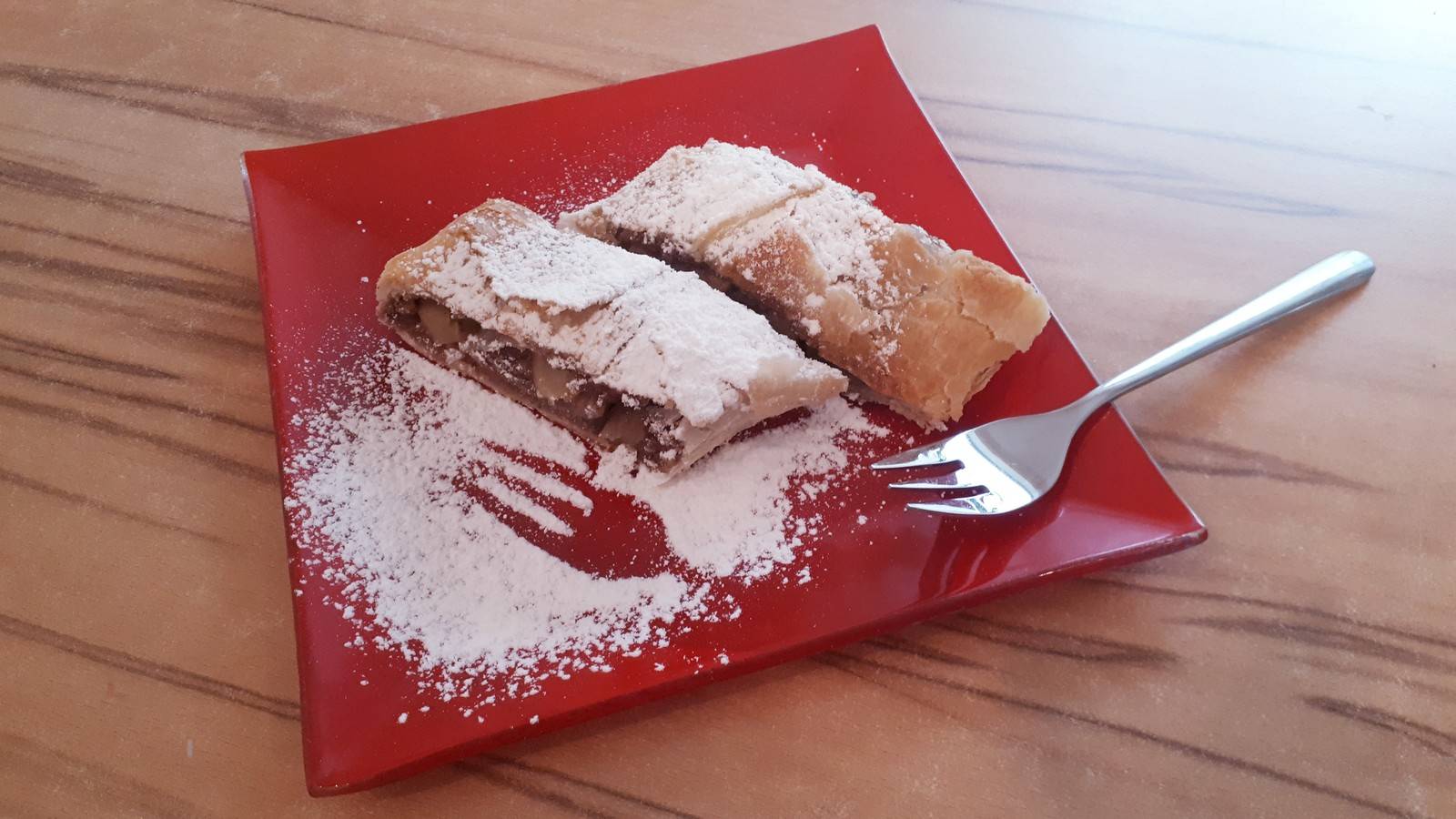 Apfel-Nuss-Strudel