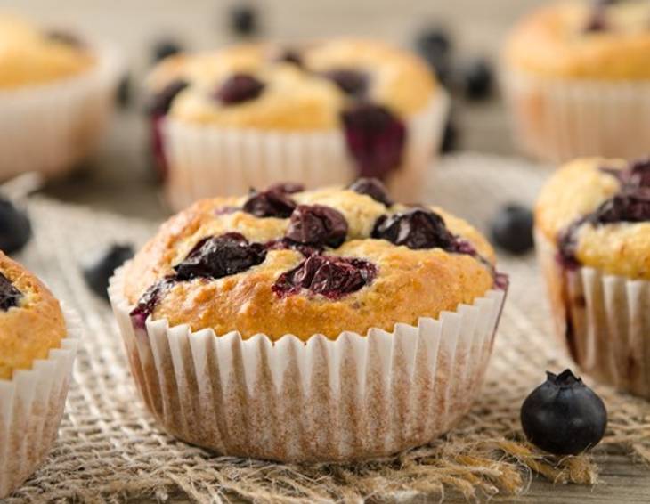 Joghurt-Heidelbeer-Muffins mit Cashewkernen Joghurt-Heidelbeer-Muffins mit Cashewkernen