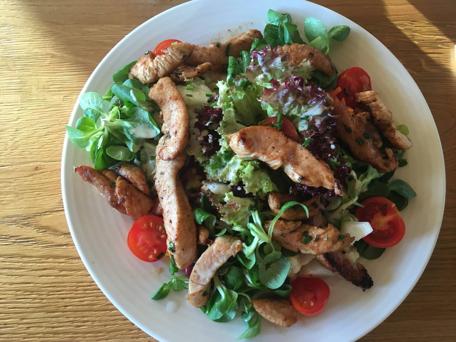 Lachsbrötchen mit pochiertem Wachtelei Rezept - ichkoche.at Lachsbrötchen mit pochiertem Wachtelei Rezept - ichkoche.at