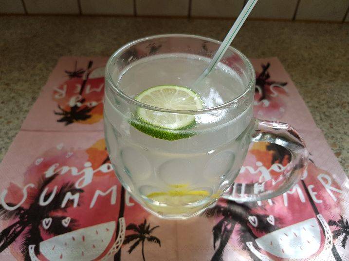 Selbstgemachte Sommer-Limonade Rezept - ichkoche.de Selbstgemachte Sommer-Limonade Rezept - ichkoche.de