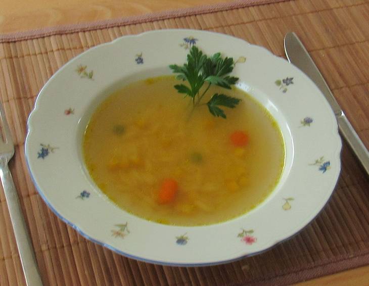 Klare Knochensuppe Klare Knochensuppe
