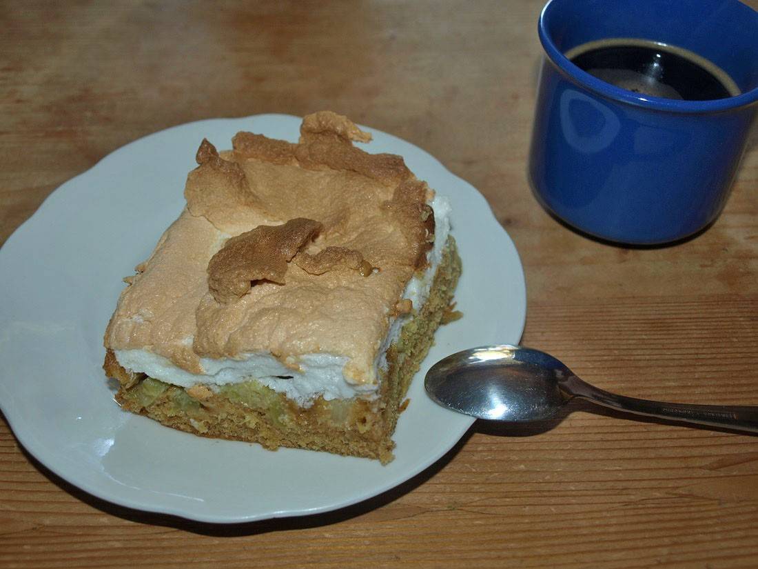 Rhabarberkuchen mit Schneehaube