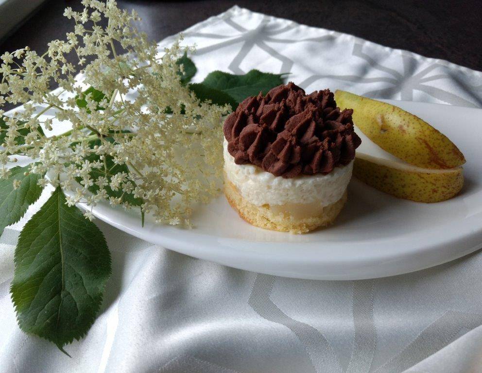 Holler-Milchreistörtchen mit Birnen Holler-Milchreistörtchen mit Birnen