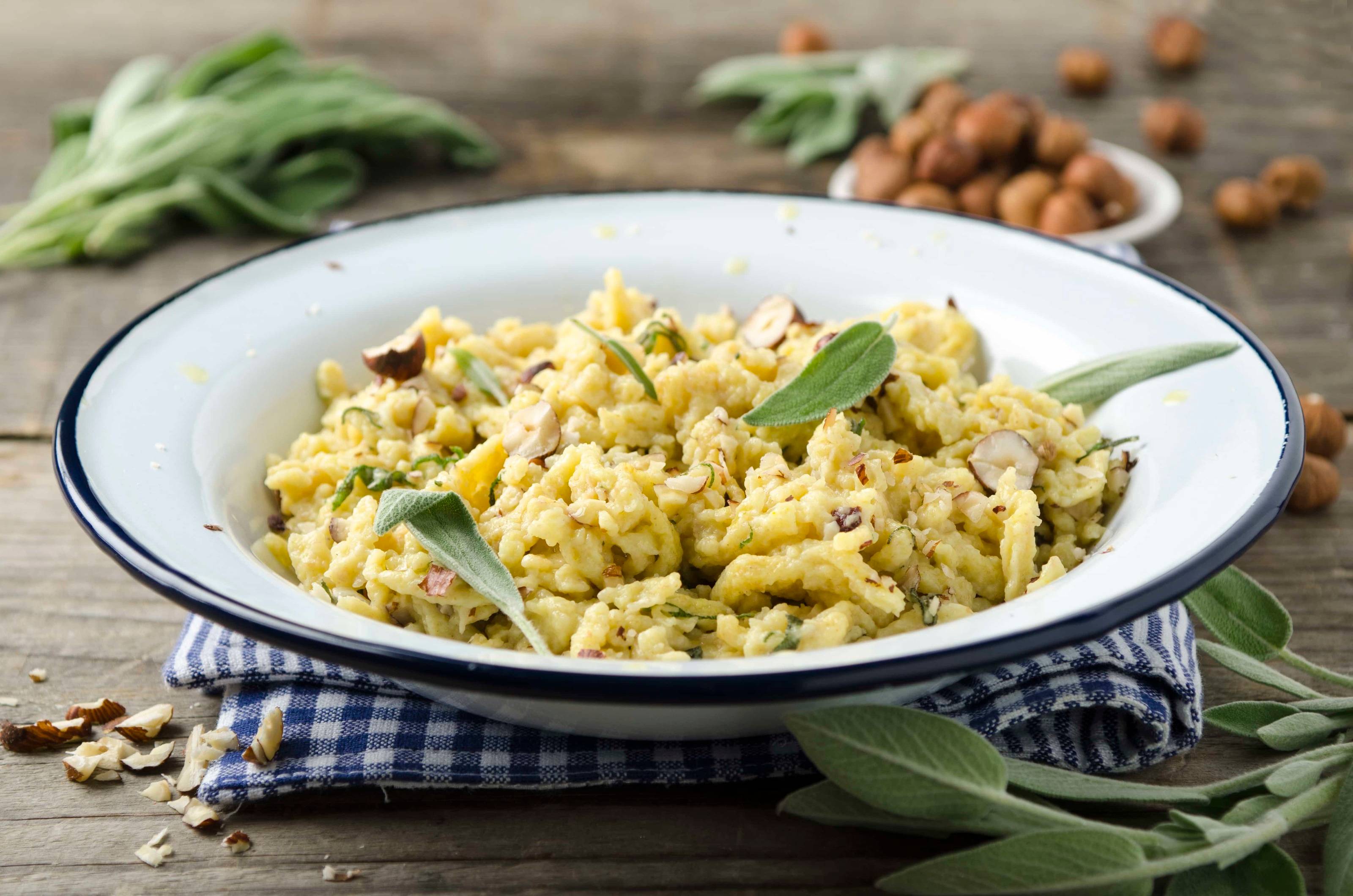 Dinkelnockerl mit Haselnüssen und Salbei Rezept