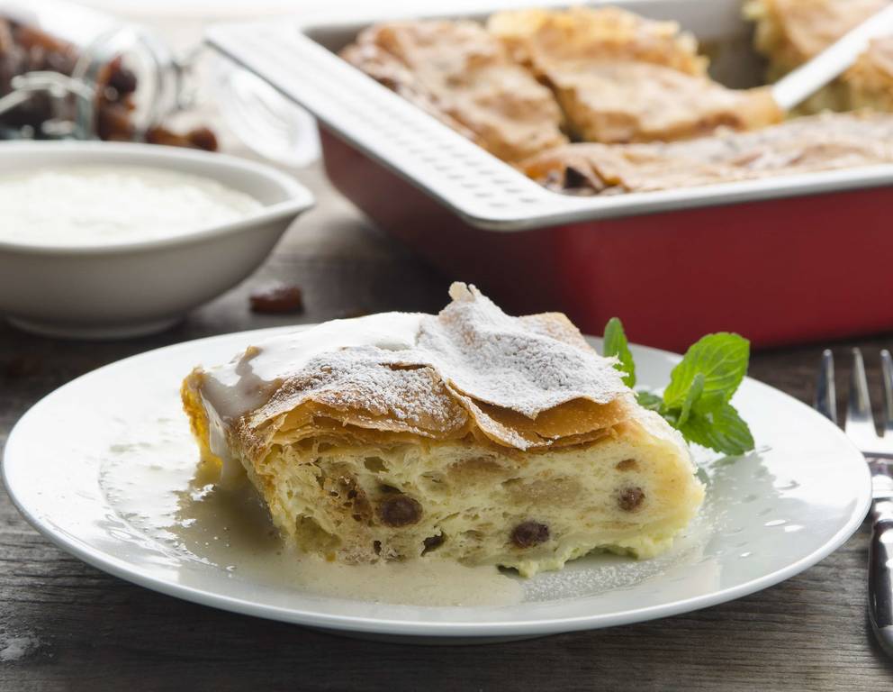 Überbackener Mandel-Milchrahmstrudel Überbackener Mandel-Milchrahmstrudel