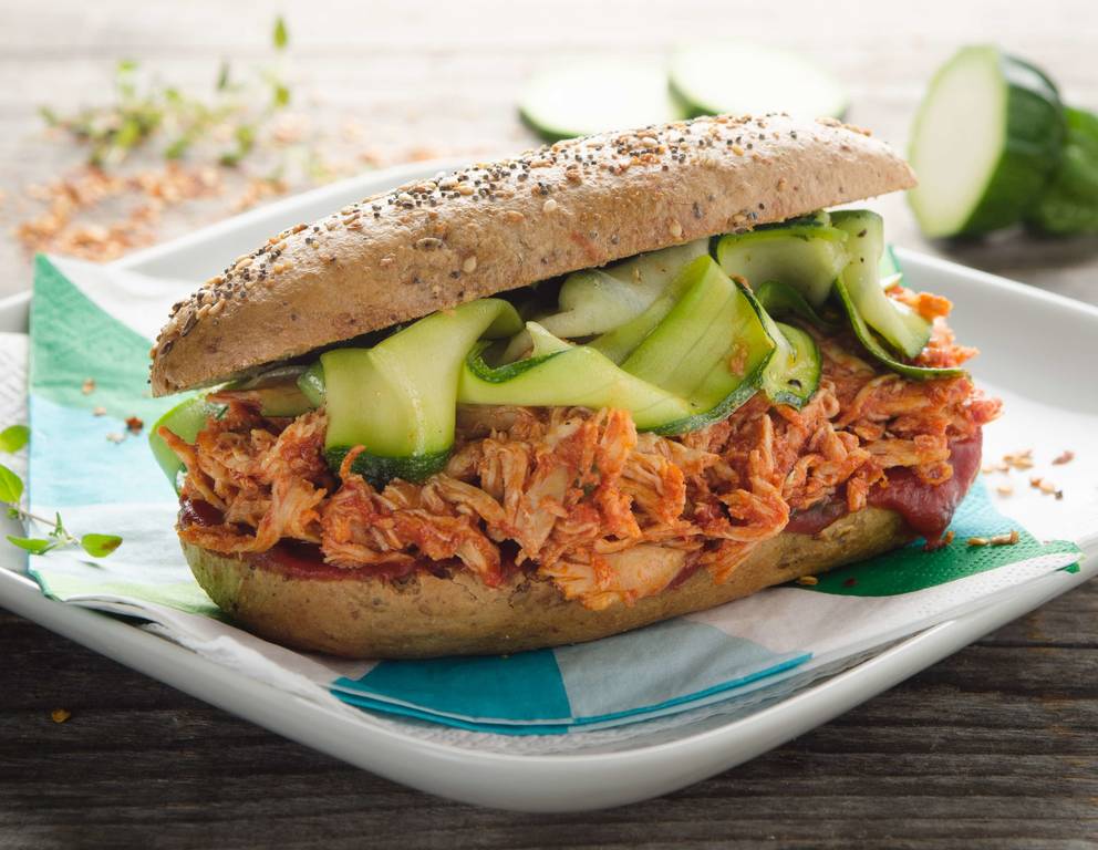 Gezupftes Hendl mit Zucchini im Wachauer Gezupftes Hendl mit Zucchini im Wachauer