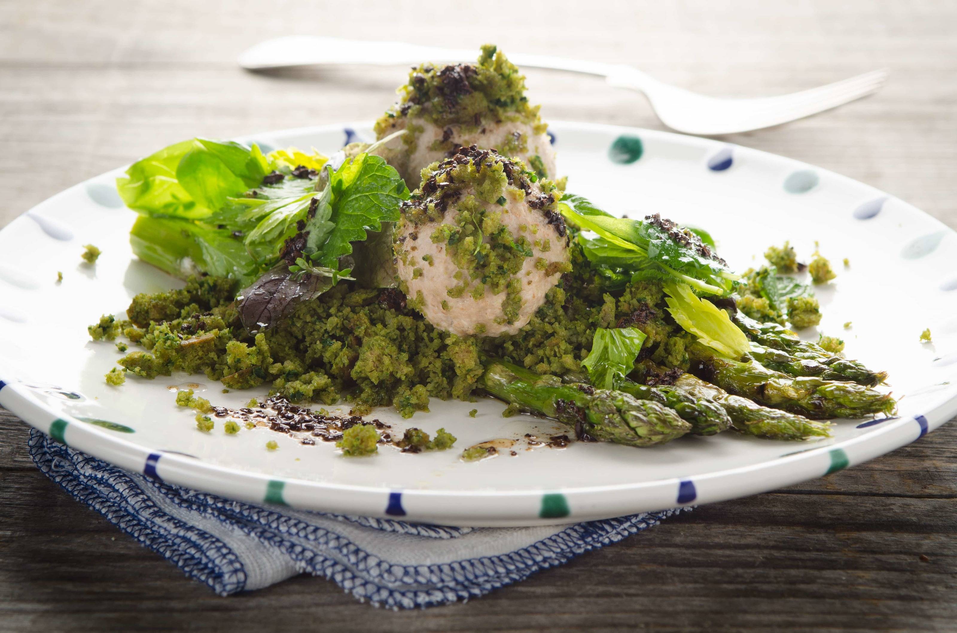 Nuss-Topfen-Knödel mit grünem Spargel Rezept