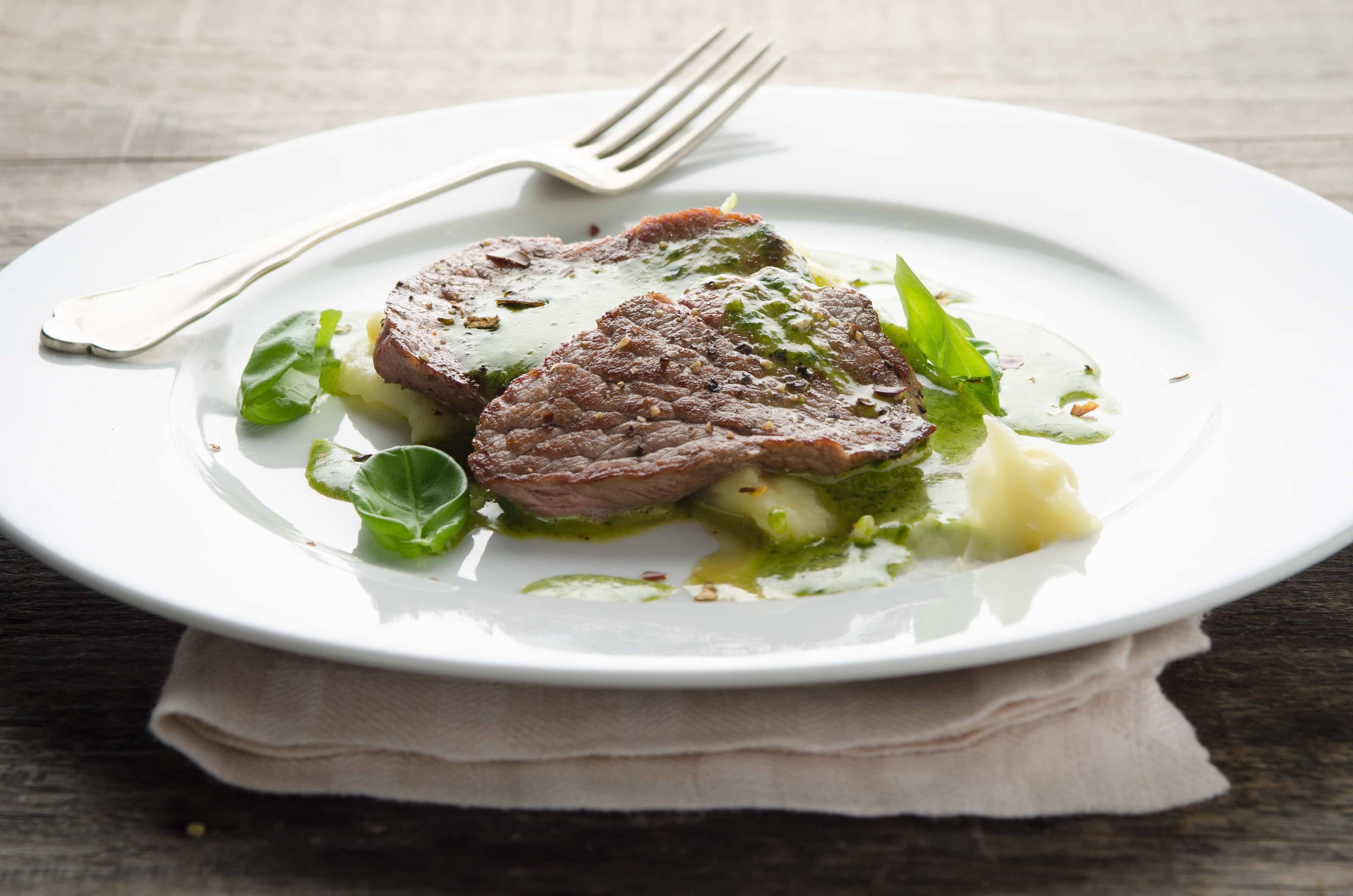 Minutensteaks mit Basilikum-Chili-Sauce Rezept