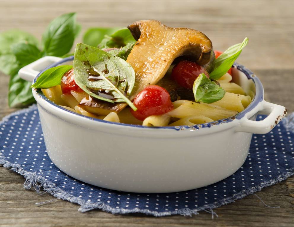 Nudeln mit Kräuterseitlingen und Kirschparadeisern Nudeln mit Kräuterseitlingen und Kirschparadeisern