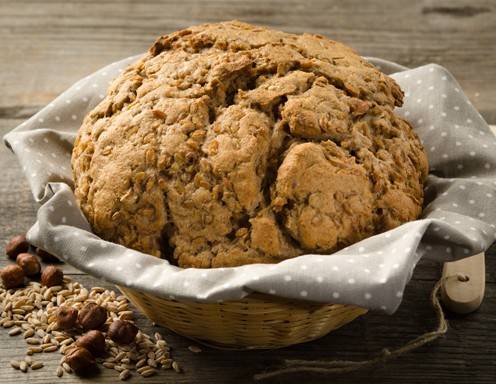 Einkorn-Haselnuss-Krustenbrot Rezept