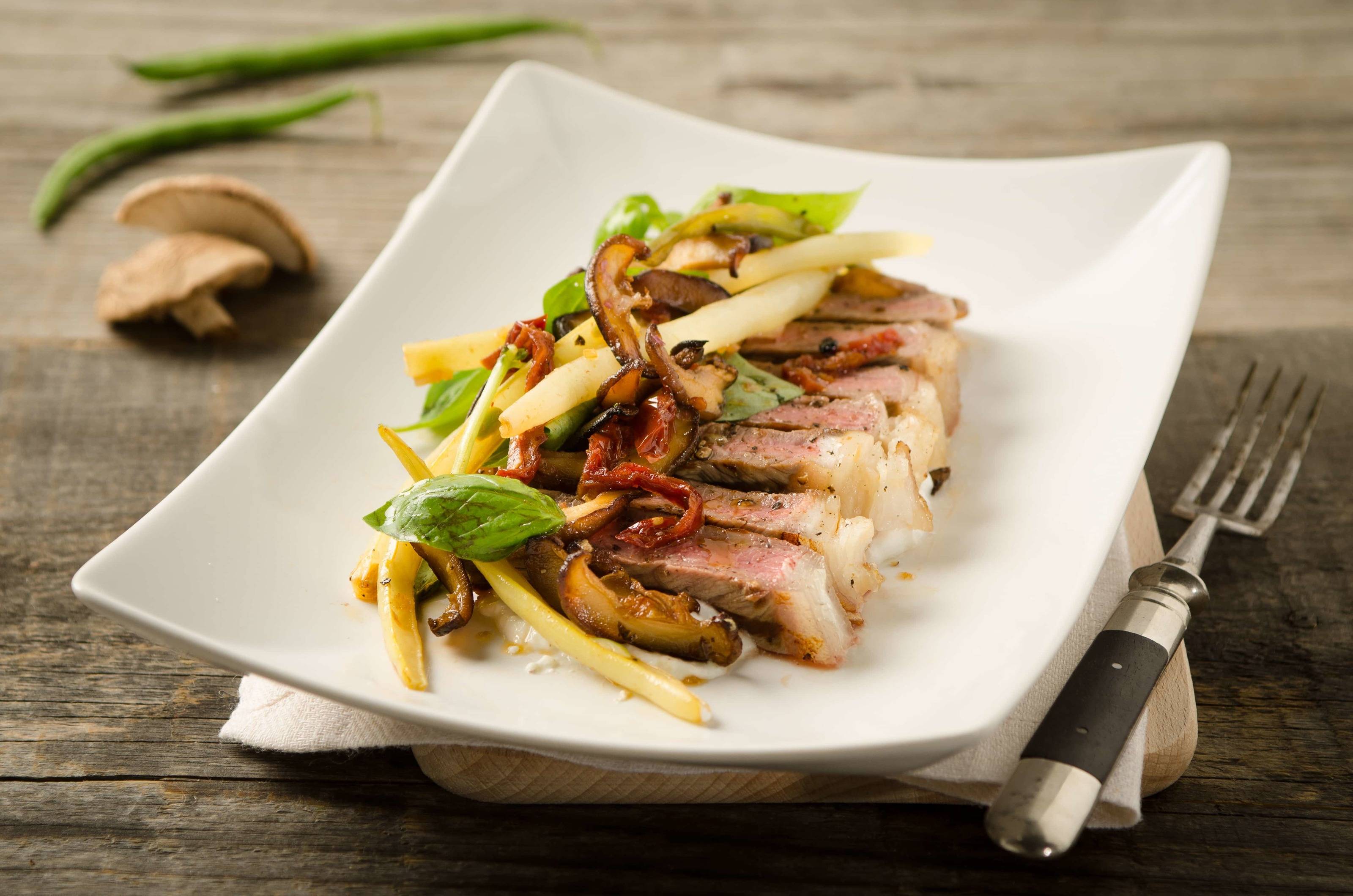 Rosa Beiried mit Shitake-Fisolen-Salat Rezept